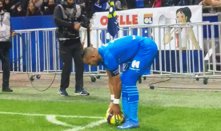 被偷家，意媒：巴斯托尼踢欧冠时家中进贼，丢失多块名牌手表（意媒：巴斯托尼出战欧冠期间家中遭窃，多块名表失踪）