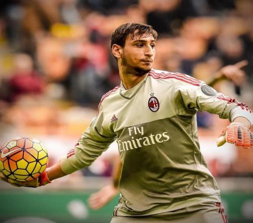 萨索洛vs佛罗伦萨：马蒂奇、皮纳蒙蒂首发，德赫亚、莫伊塞-基恩出战（萨索洛迎战佛罗伦萨：马蒂奇、皮纳蒙蒂首发，德赫亚与莫伊塞-基恩出场）