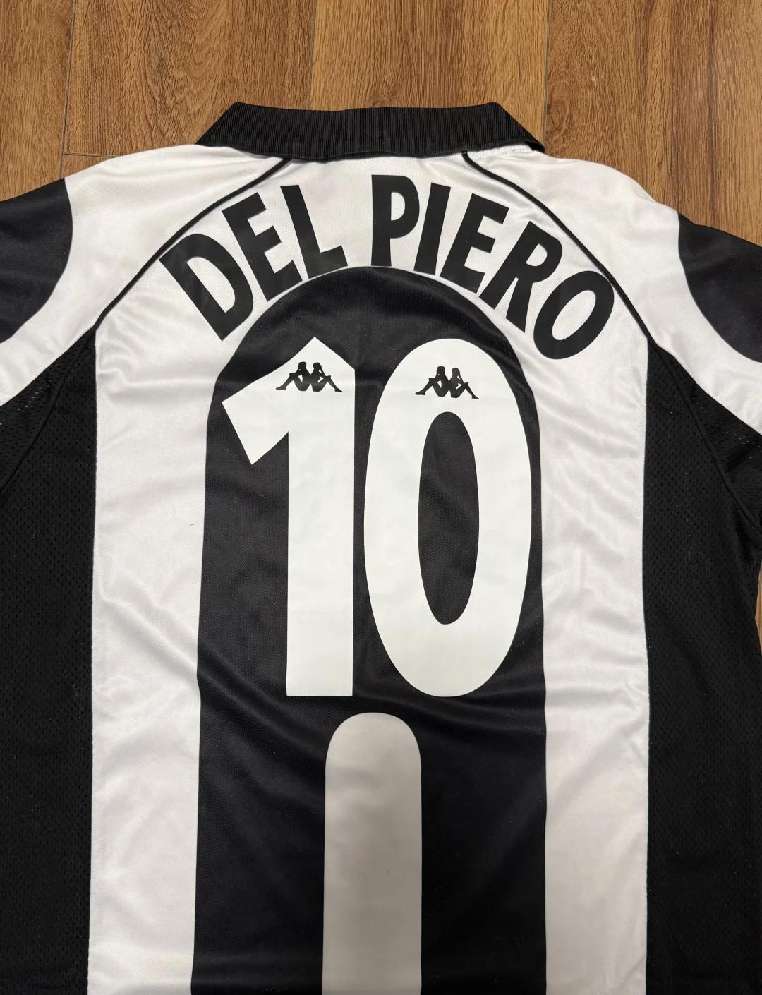 足球曼联门将世界级神扑登上热搜（曼联门神上演世界级扑救，迅速冲上热搜）