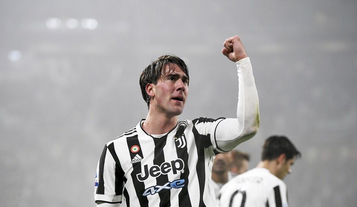 图片报：法兰克福解雇队医，因其在球队下榻酒店治疗对手球员